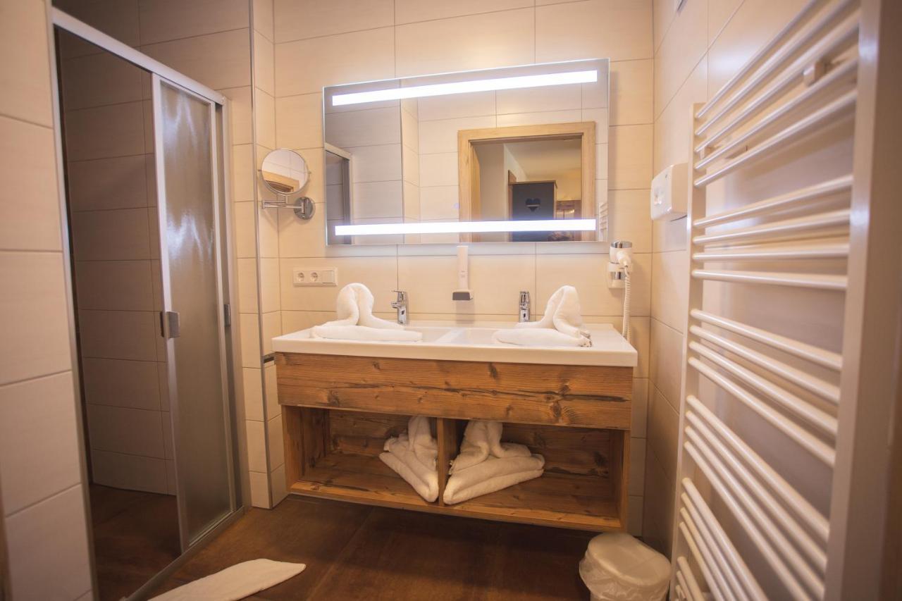 Ferienwohnung Nassfeld Tröpolach エクステリア 写真